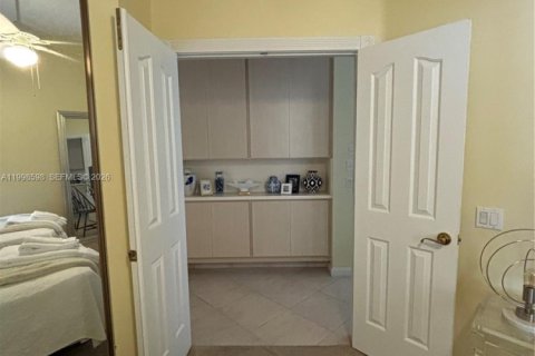 Снять в аренду виллу или дом в Палм Сити, Флорида 3 спальни, 181.35м2, № 2060450 - фото 11