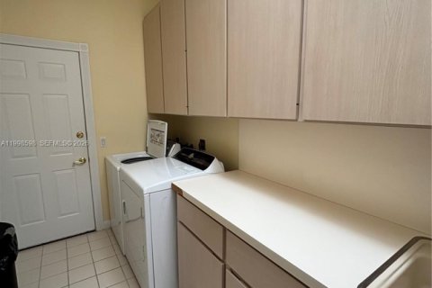 Снять в аренду виллу или дом в Палм Сити, Флорида 3 спальни, 181.35м2, № 2060450 - фото 15