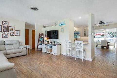 Casa en venta en Saint Petersburg, Florida, 3 dormitorios, 121.05 m2 № 1597842 - foto 3