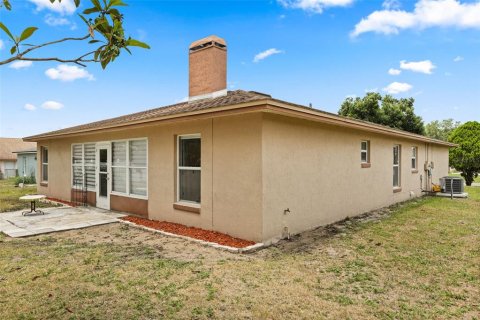 House in Winter Haven, Florida 3 bedrooms, 145.21 sq.m. № 2212030 - photo 24