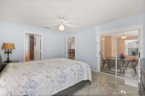 House in Winter Haven, Florida 3 bedrooms, 145.21 sq.m. № 2212030 - photo 14