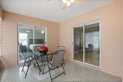House in Winter Haven, Florida 3 bedrooms, 145.21 sq.m. № 2212030 - photo 22