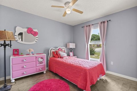 House in Winter Haven, Florida 3 bedrooms, 145.21 sq.m. № 2212030 - photo 15