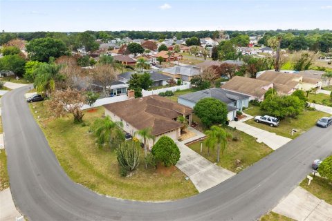 House in Winter Haven, Florida 3 bedrooms, 145.21 sq.m. № 2212030 - photo 3