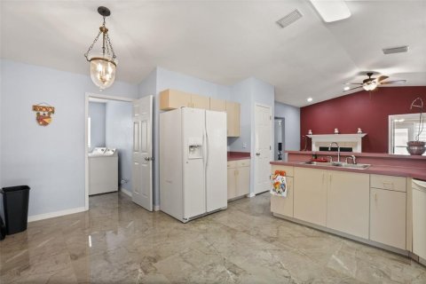 House in Winter Haven, Florida 3 bedrooms, 145.21 sq.m. № 2212030 - photo 10