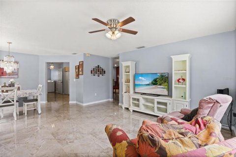 House in Winter Haven, Florida 3 bedrooms, 145.21 sq.m. № 2212030 - photo 4