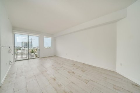 Copropriété à louer à Hollywood, Floride: 2 chambres, 103.59 m2 № 1946682 - photo 1