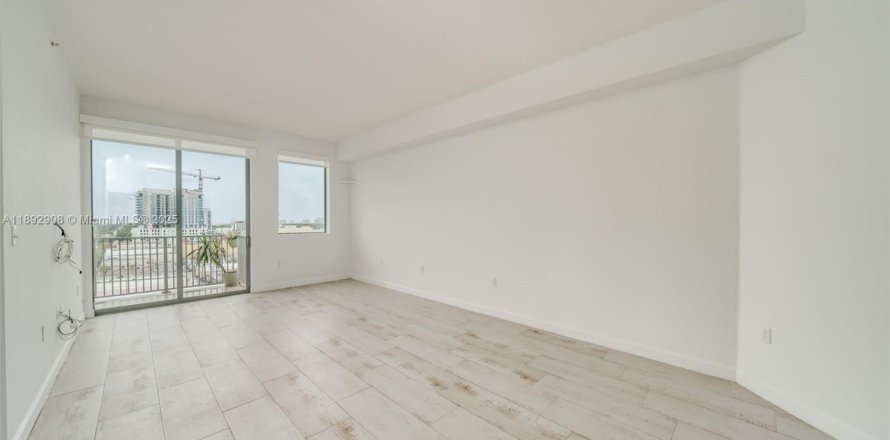 Condo à Hollywood, Floride, 2 chambres № 1946682