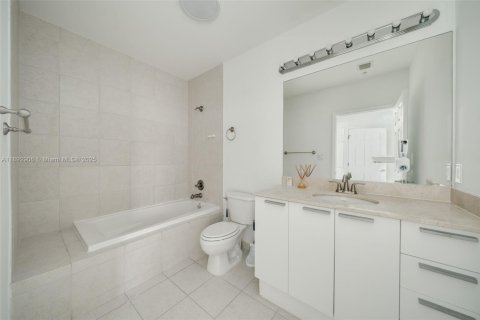 Copropriété à louer à Hollywood, Floride: 2 chambres, 103.59 m2 № 1946682 - photo 20