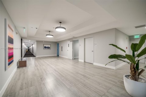 Copropriété à louer à Hollywood, Floride: 2 chambres, 103.59 m2 № 1946682 - photo 10