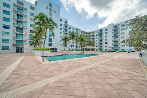 Copropriété à louer à Hollywood, Floride: 2 chambres, 103.59 m2 № 1946682 - photo 27
