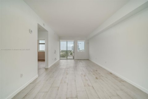 Copropriété à louer à Hollywood, Floride: 2 chambres, 103.59 m2 № 1946682 - photo 2