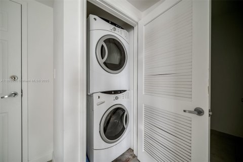 Copropriété à louer à Hollywood, Floride: 2 chambres, 103.59 m2 № 1946682 - photo 3