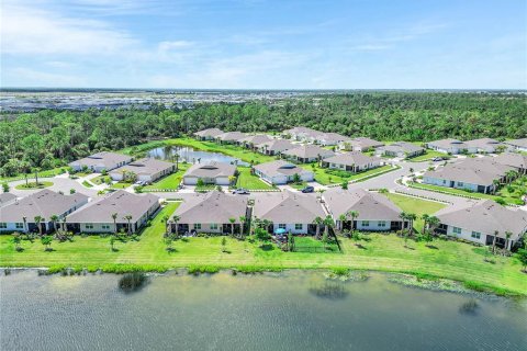 Duplex in Punta Gorda, Florida 2 bedrooms, 140.84 sq.m. № 1893788 - photo 4