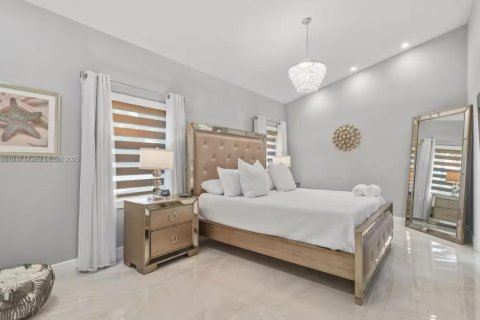 Casa en alquiler en Lake Clarke Shores, Florida, 4 dormitorios, 241.17 m2 № 1942441 - foto 6