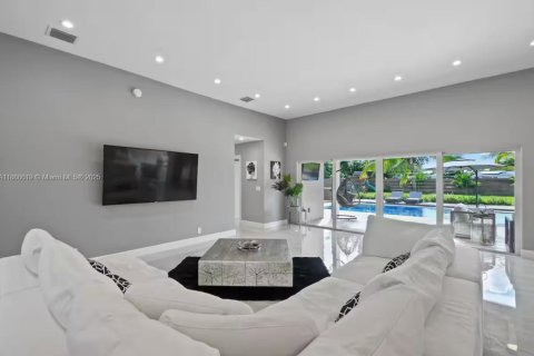 Casa en alquiler en Lake Clarke Shores, Florida, 4 dormitorios, 241.17 m2 № 1942441 - foto 4