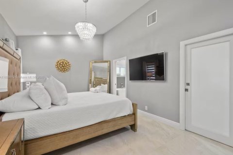 Casa en alquiler en Lake Clarke Shores, Florida, 4 dormitorios, 241.17 m2 № 1942441 - foto 7