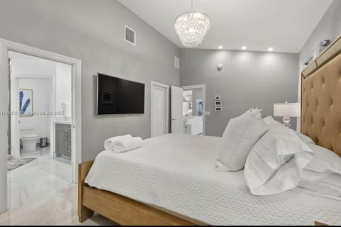 Casa en alquiler en Lake Clarke Shores, Florida, 4 dormitorios, 241.17 m2 № 1942441 - foto 8