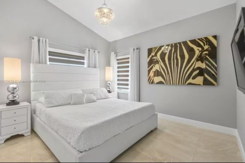 Casa en alquiler en Lake Clarke Shores, Florida, 4 dormitorios, 241.17 m2 № 1942441 - foto 22