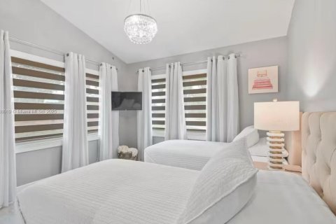 Casa en alquiler en Lake Clarke Shores, Florida, 4 dormitorios, 241.17 m2 № 1942441 - foto 28