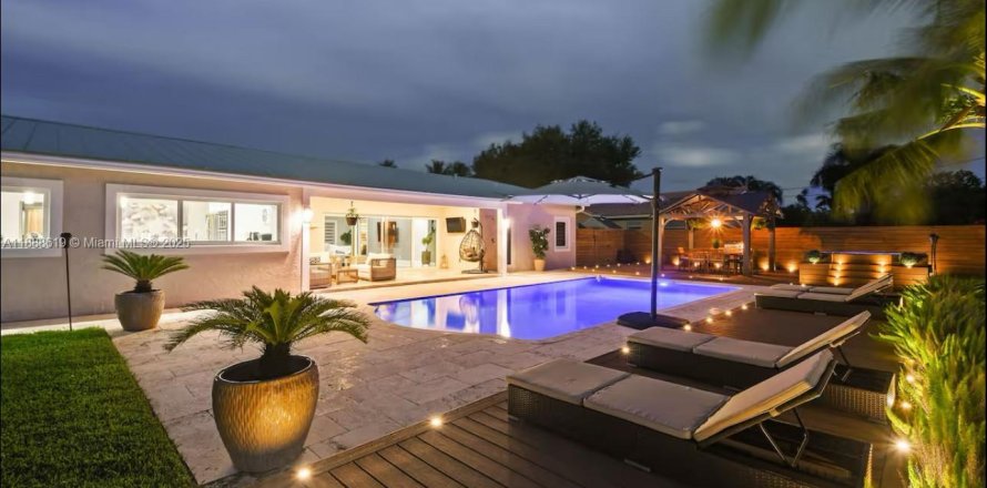 Casa en Lake Clarke Shores, Florida 4 dormitorios, 241.17 m2 № 1942441