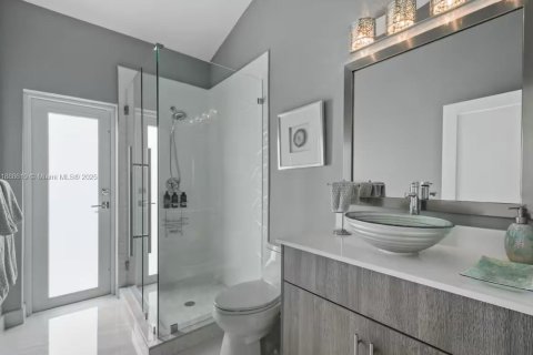 Casa en alquiler en Lake Clarke Shores, Florida, 4 dormitorios, 241.17 m2 № 1942441 - foto 24