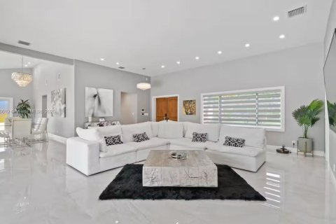 Casa en alquiler en Lake Clarke Shores, Florida, 4 dormitorios, 241.17 m2 № 1942441 - foto 16