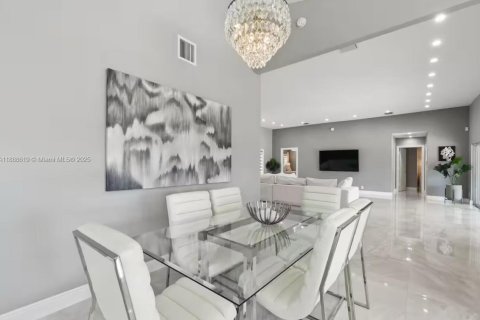 Casa en alquiler en Lake Clarke Shores, Florida, 4 dormitorios, 241.17 m2 № 1942441 - foto 21