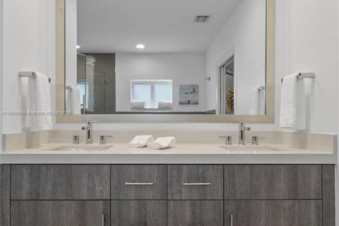 Casa en alquiler en Lake Clarke Shores, Florida, 4 dormitorios, 241.17 m2 № 1942441 - foto 11