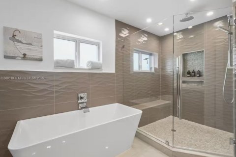 Casa en alquiler en Lake Clarke Shores, Florida, 4 dormitorios, 241.17 m2 № 1942441 - foto 10