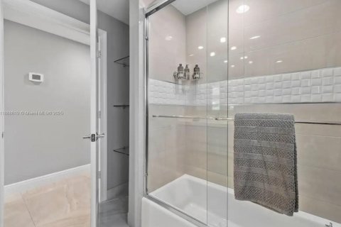 Casa en alquiler en Lake Clarke Shores, Florida, 4 dormitorios, 241.17 m2 № 1942441 - foto 27