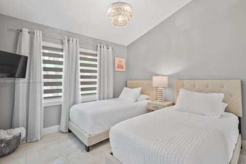 Casa en alquiler en Lake Clarke Shores, Florida, 4 dormitorios, 241.17 m2 № 1942441 - foto 30