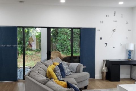 Villa ou maison à vendre à Hallandale Beach, Floride: 4 chambres, 157.93 m2 № 2076558 - photo 19