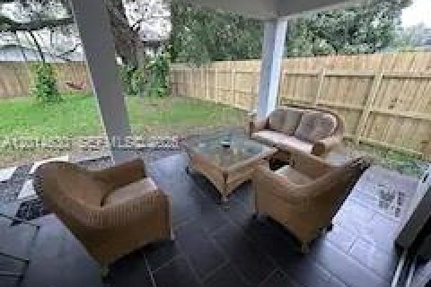 Villa ou maison à vendre à Hallandale Beach, Floride: 4 chambres, 157.93 m2 № 2076558 - photo 4