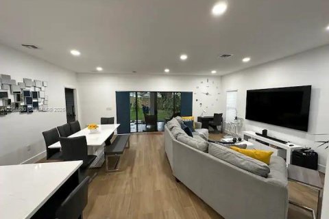 Villa ou maison à vendre à Hallandale Beach, Floride: 4 chambres, 157.93 m2 № 2076558 - photo 5