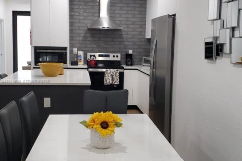 Villa ou maison à vendre à Hallandale Beach, Floride: 4 chambres, 157.93 m2 № 2076558 - photo 12