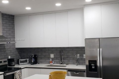 Villa ou maison à vendre à Hallandale Beach, Floride: 4 chambres, 157.93 m2 № 2076558 - photo 21