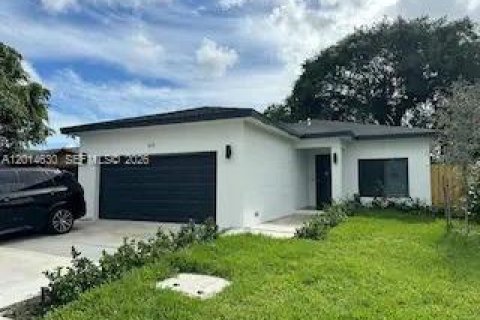 Villa ou maison à Hallandale Beach, Floride 4 chambres, 157.93 m2 № 2076558