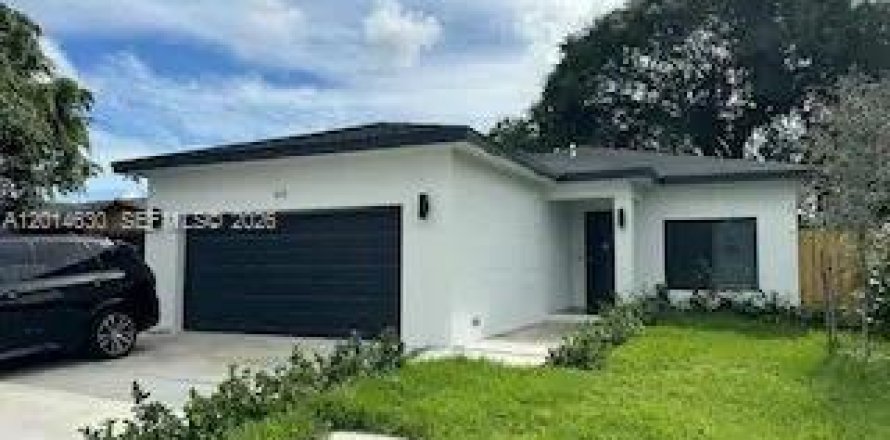 Villa ou maison à Hallandale Beach, Floride 4 chambres, 157.93 m2 № 2076558