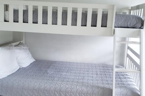 Villa ou maison à vendre à Hallandale Beach, Floride: 4 chambres, 157.93 m2 № 2076558 - photo 15