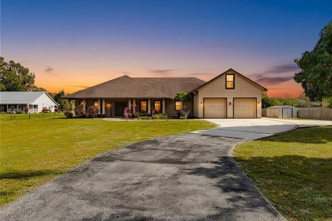 House in St. Lucie, Florida 4 bedrooms, 284.1 sq.m. № 2258160