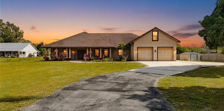 House in St. Lucie, Florida 4 bedrooms, 284.1 sq.m. № 2258160