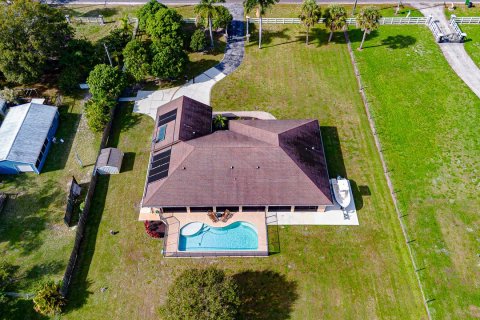 House in St. Lucie, Florida 4 bedrooms, 284.1 sq.m. № 2258160 - photo 2