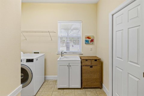 House in St. Lucie, Florida 4 bedrooms, 284.1 sq.m. № 2258160 - photo 29