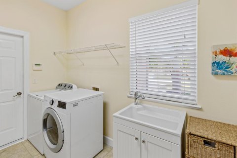 House in St. Lucie, Florida 4 bedrooms, 284.1 sq.m. № 2258160 - photo 30