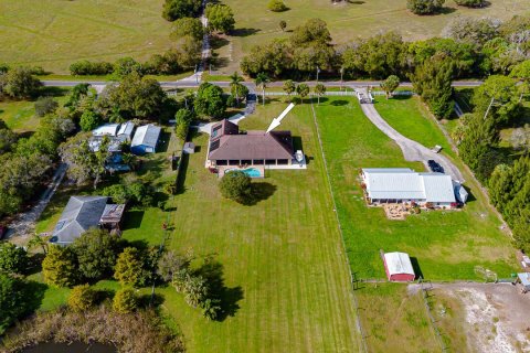 House in St. Lucie, Florida 4 bedrooms, 284.1 sq.m. № 2258160 - photo 7
