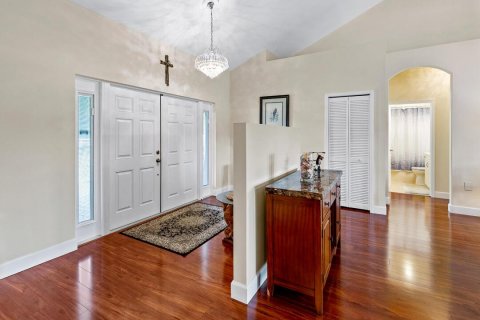House in St. Lucie, Florida 4 bedrooms, 284.1 sq.m. № 2258160 - photo 12