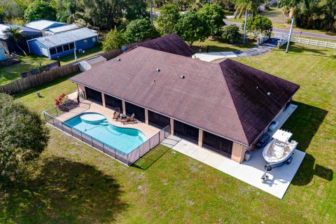 House in St. Lucie, Florida 4 bedrooms, 284.1 sq.m. № 2258160 - photo 9