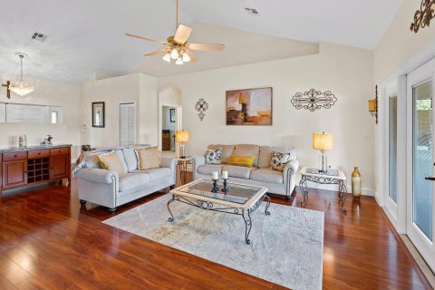 House in St. Lucie, Florida 4 bedrooms, 284.1 sq.m. № 2258160 - photo 16
