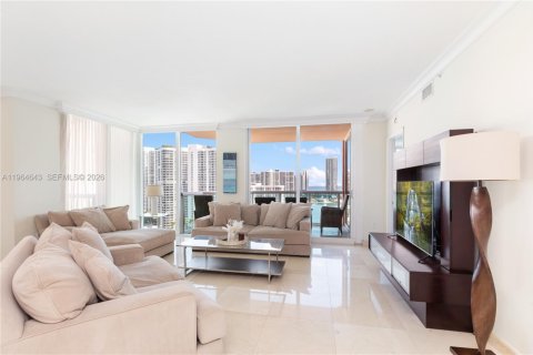 Condo in Aventura, Florida, 2 bedrooms № 2026436 - photo 2